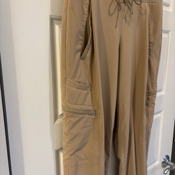 Athleta Brooklyn cargo pants - Picture 1 of 6